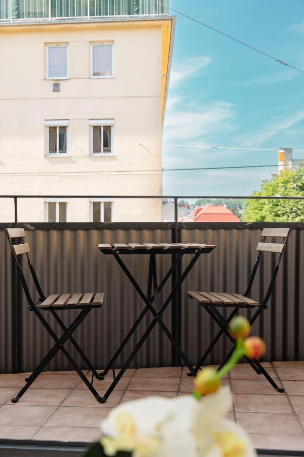 Beautiful 2-Bedroom Apartment Near Schoenbrunn Вена Экстерьер фото