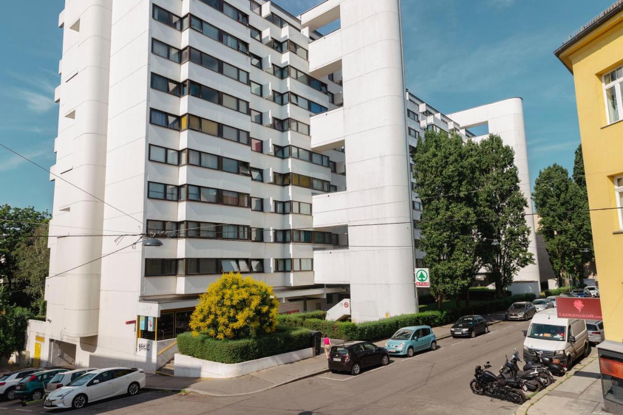 Beautiful 2-Bedroom Apartment Near Schoenbrunn Вена Экстерьер фото