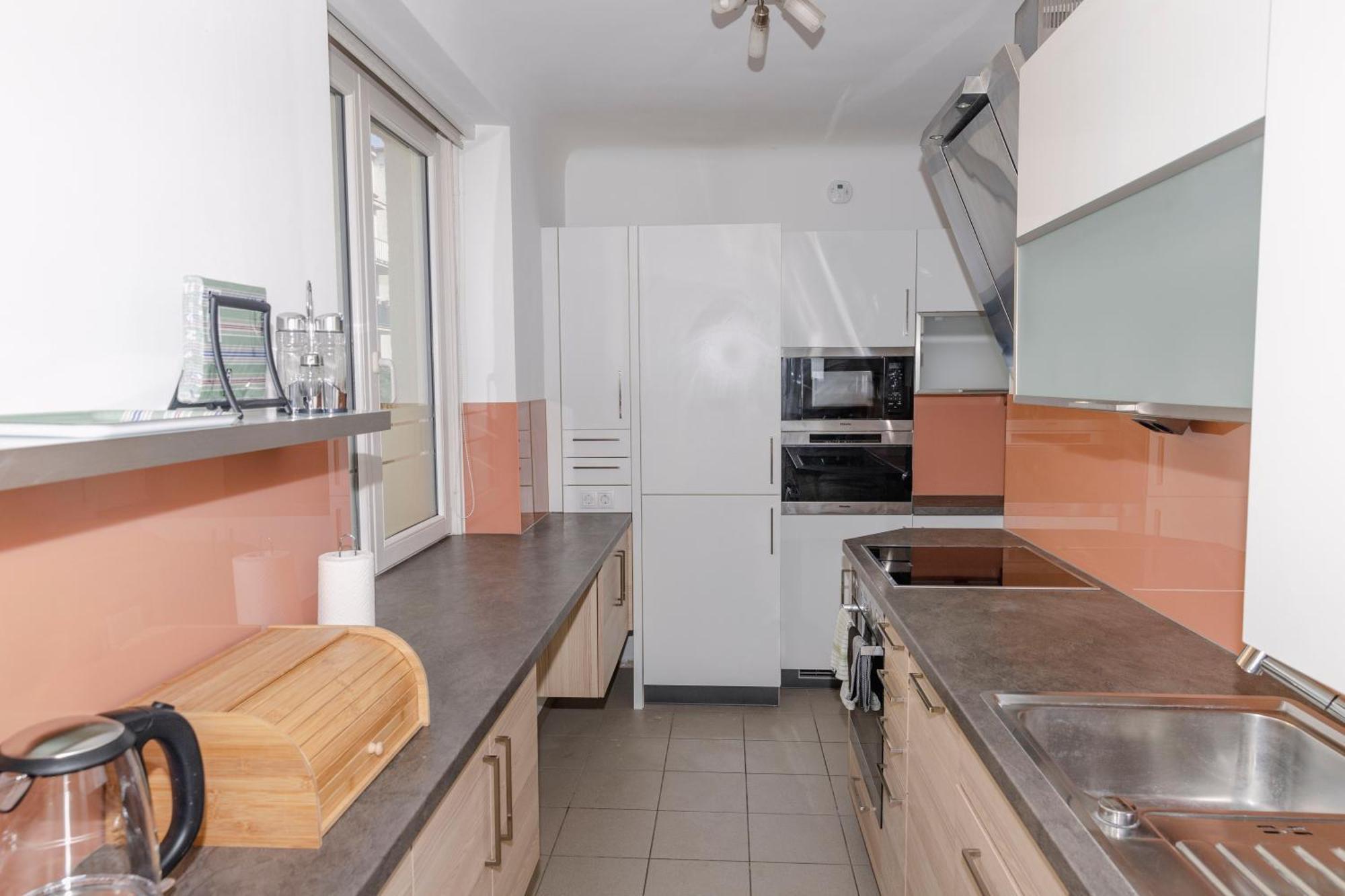 Beautiful 2-Bedroom Apartment Near Schoenbrunn Вена Экстерьер фото