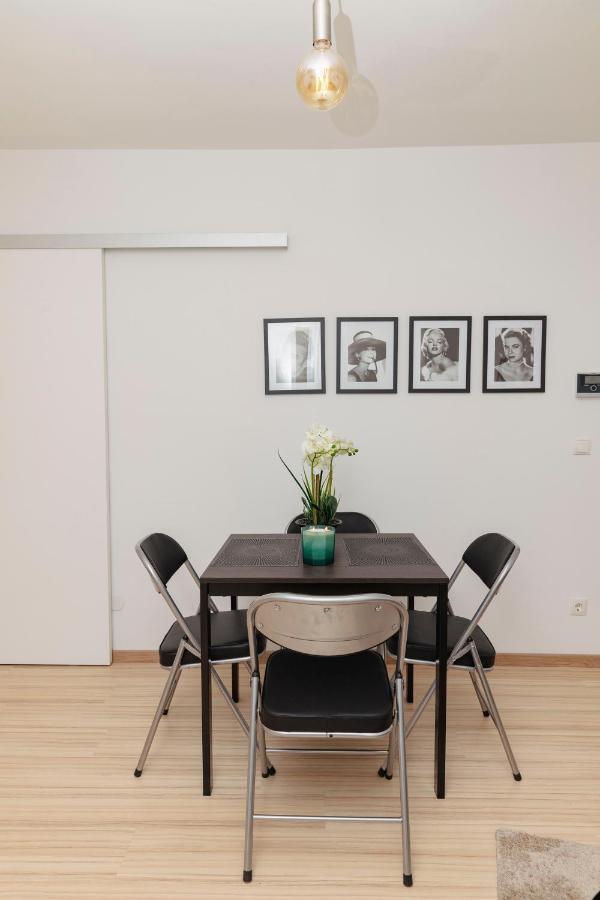 Beautiful 2-Bedroom Apartment Near Schoenbrunn Вена Экстерьер фото