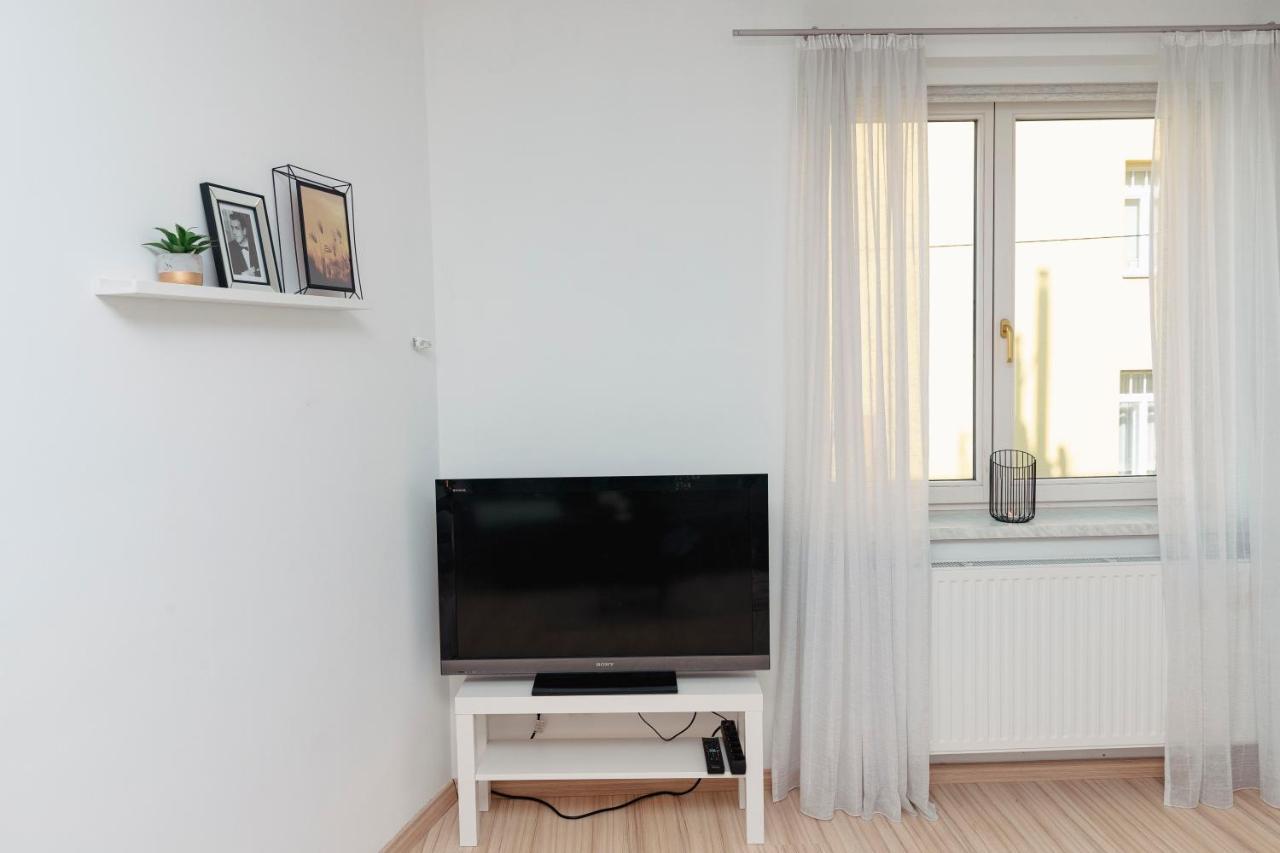 Beautiful 2-Bedroom Apartment Near Schoenbrunn Вена Экстерьер фото